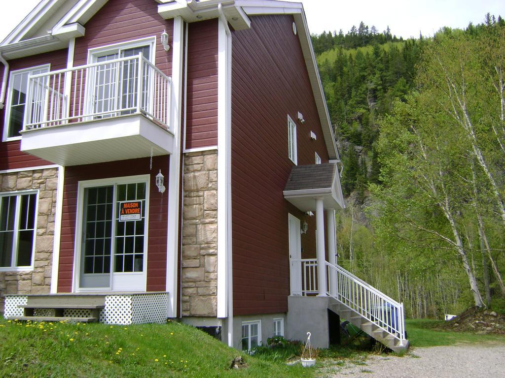 Entre Roc Et Montagne LʼAnse-Saint-Jean Exterior foto