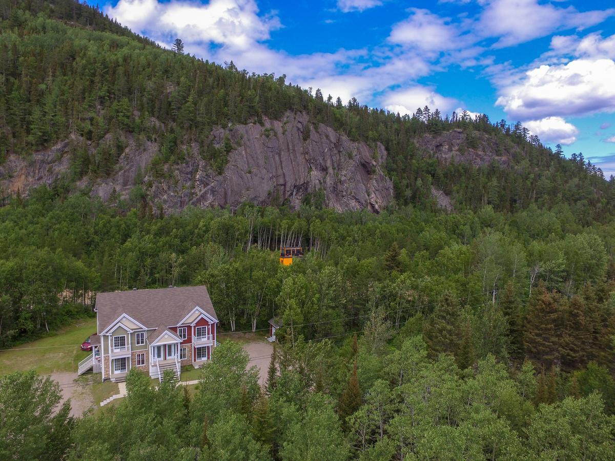Entre Roc Et Montagne LʼAnse-Saint-Jean Exterior foto