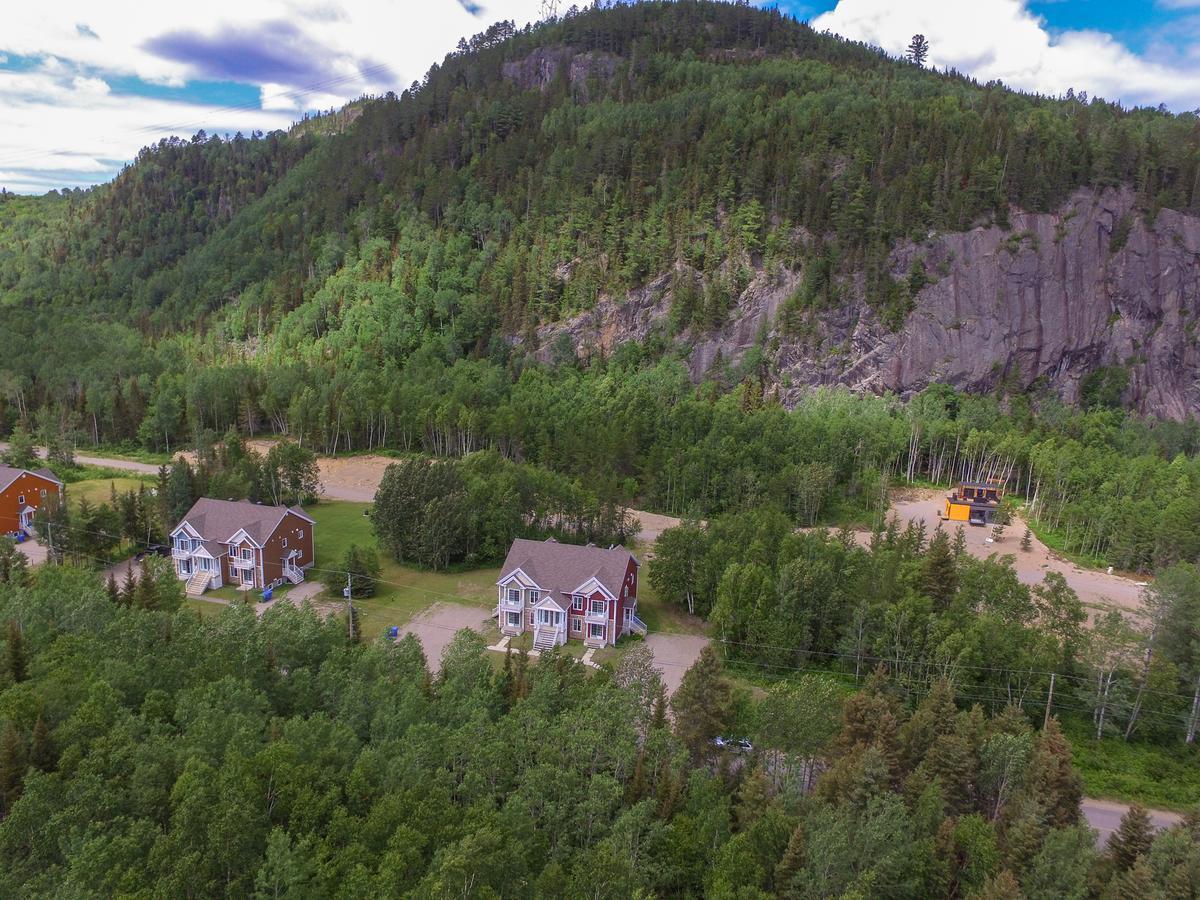 Entre Roc Et Montagne LʼAnse-Saint-Jean Exterior foto
