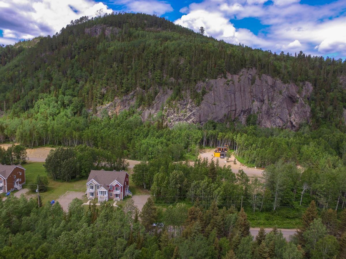 Entre Roc Et Montagne LʼAnse-Saint-Jean Exterior foto