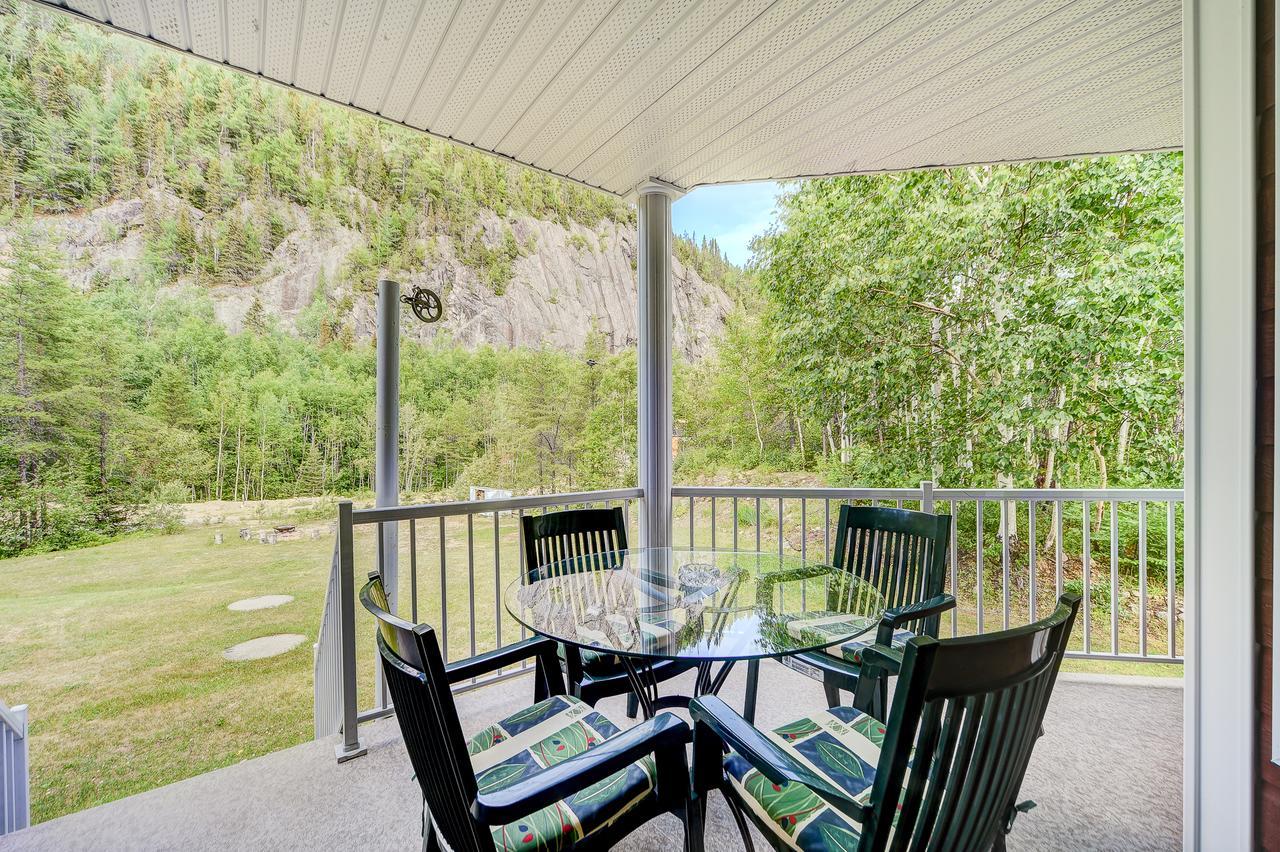 Entre Roc Et Montagne LʼAnse-Saint-Jean Exterior foto